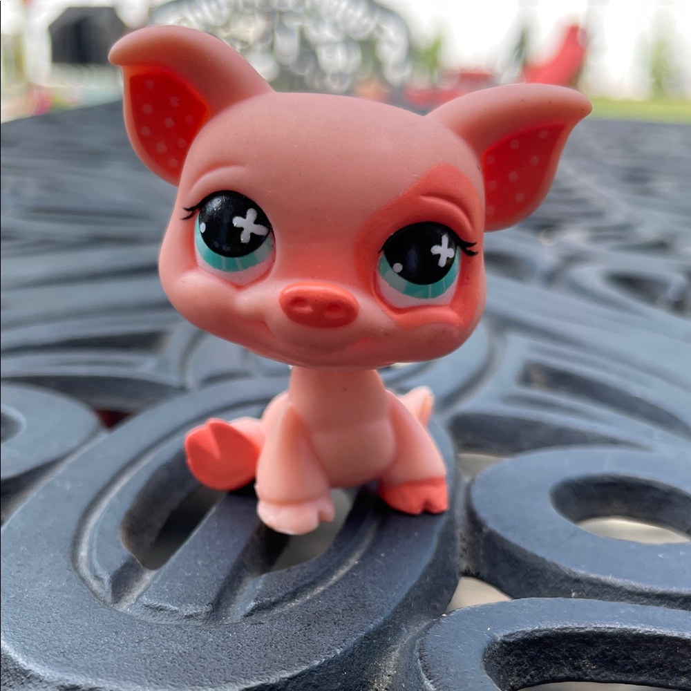 Littlest Pet Shop LPS Pig with Blue Cross Eyes #622.